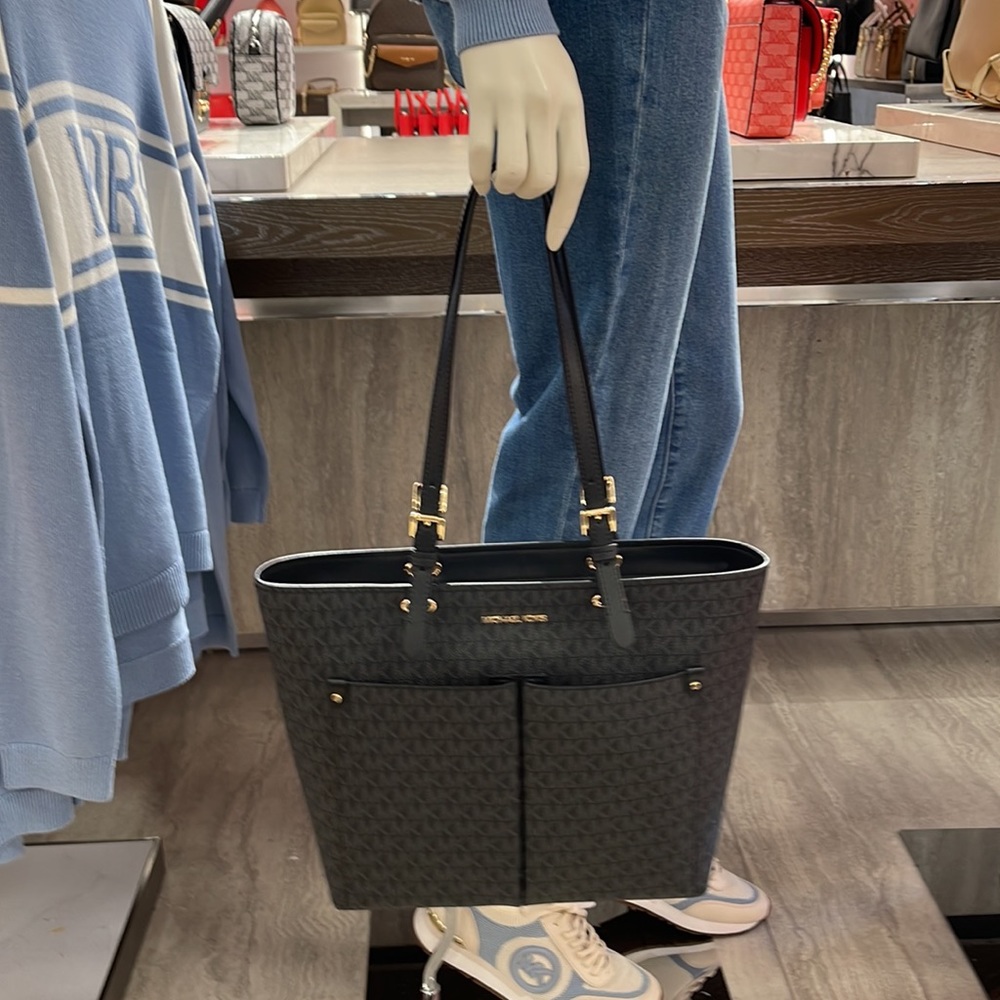 MICHAEL KORS JET SET TRAVEL MEDIUM DOUBLE POCKET TOTE
BLACK SIGNATURE
NWT - Picture 11 of 16